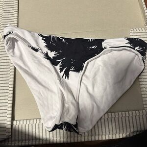 Maaji XL NWOT BOTTOM reversible